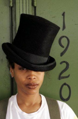 erykahbadu032.jpg